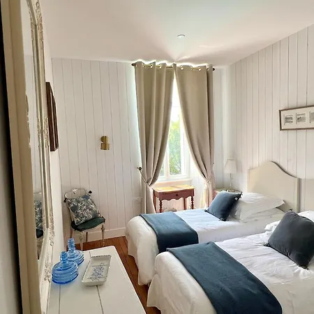 Le Relais Du Puy Oda ve Kahvaltı 3*